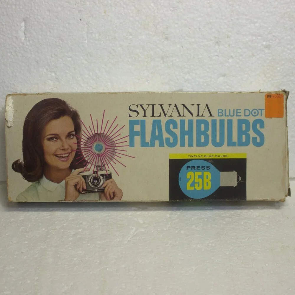 Vintage Sylvania Blue Dot Flashbulbs 12 Bulbs Press 25B